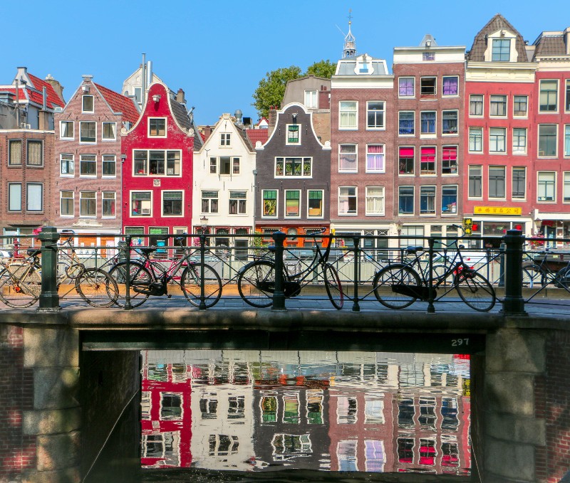 How to Meet Locals that will Show You Around Amsterdam—Citysurfing
