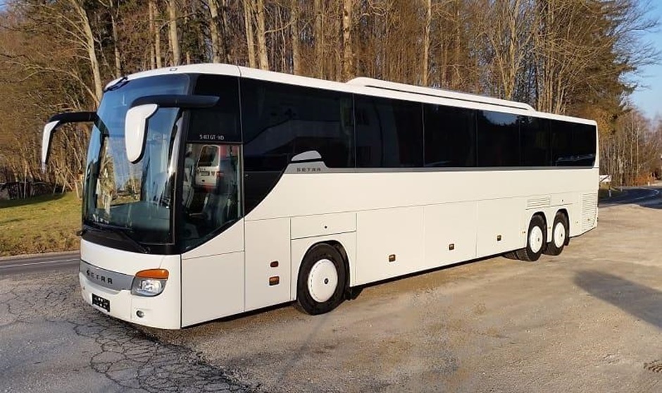 Why You Should Consider Minibus Hire for Your Travelling